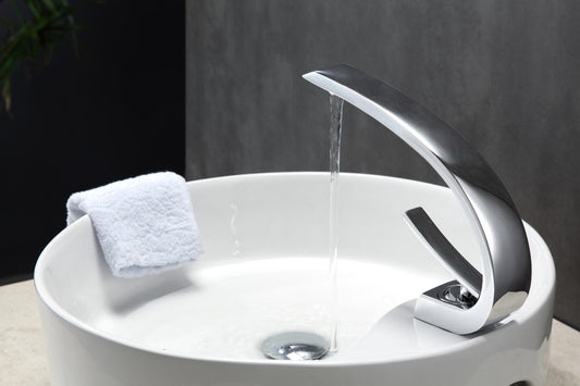 Robinet de meuble-lavabo de salle de bains à montage monotrou Aqua Arcco de Kube Bath