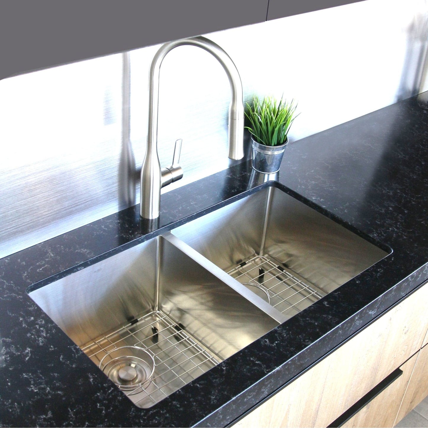 Stylish Zircon 32" x 18" Double Bowl Undermount Stainless Steel Kitchen Sink S-301G - Renoz