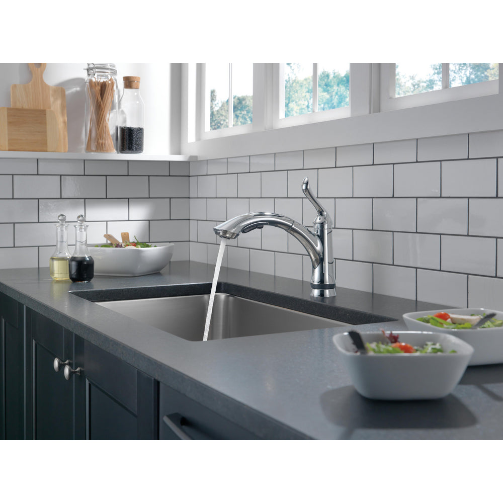 Delta LINDEN Single Handle Pull-Out Kitchen Faucet- Chrome