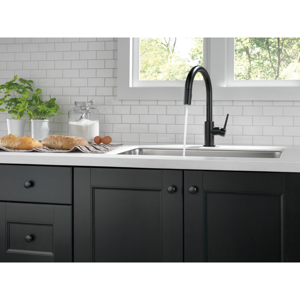 Delta TRINSIC Single Handle Pull-Down Kitchen Faucet- Matte Black