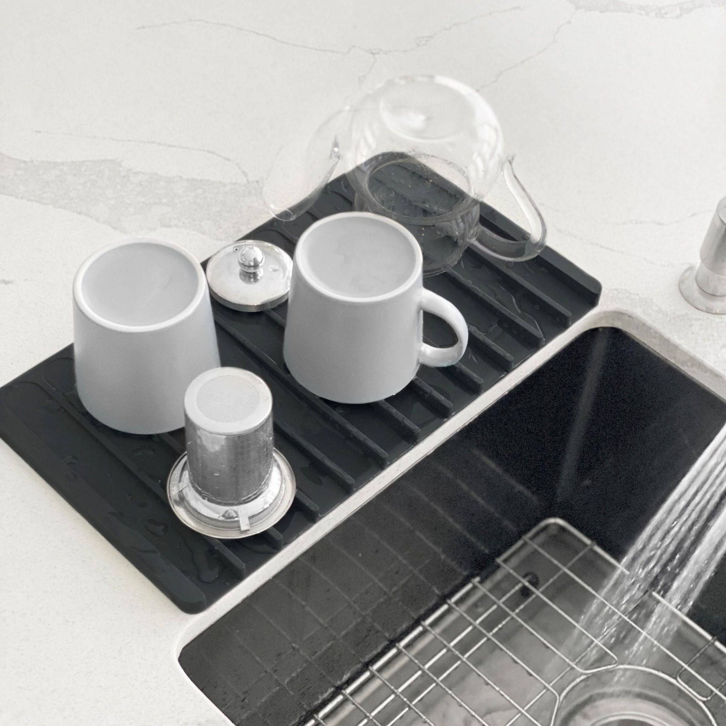 Stylish Silicone Drying Mat and Trivet, Black