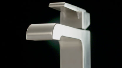 Delta Robinet de salle de bains à poignée unique ARA - Acier inoxydable (avec bonde mécanique)