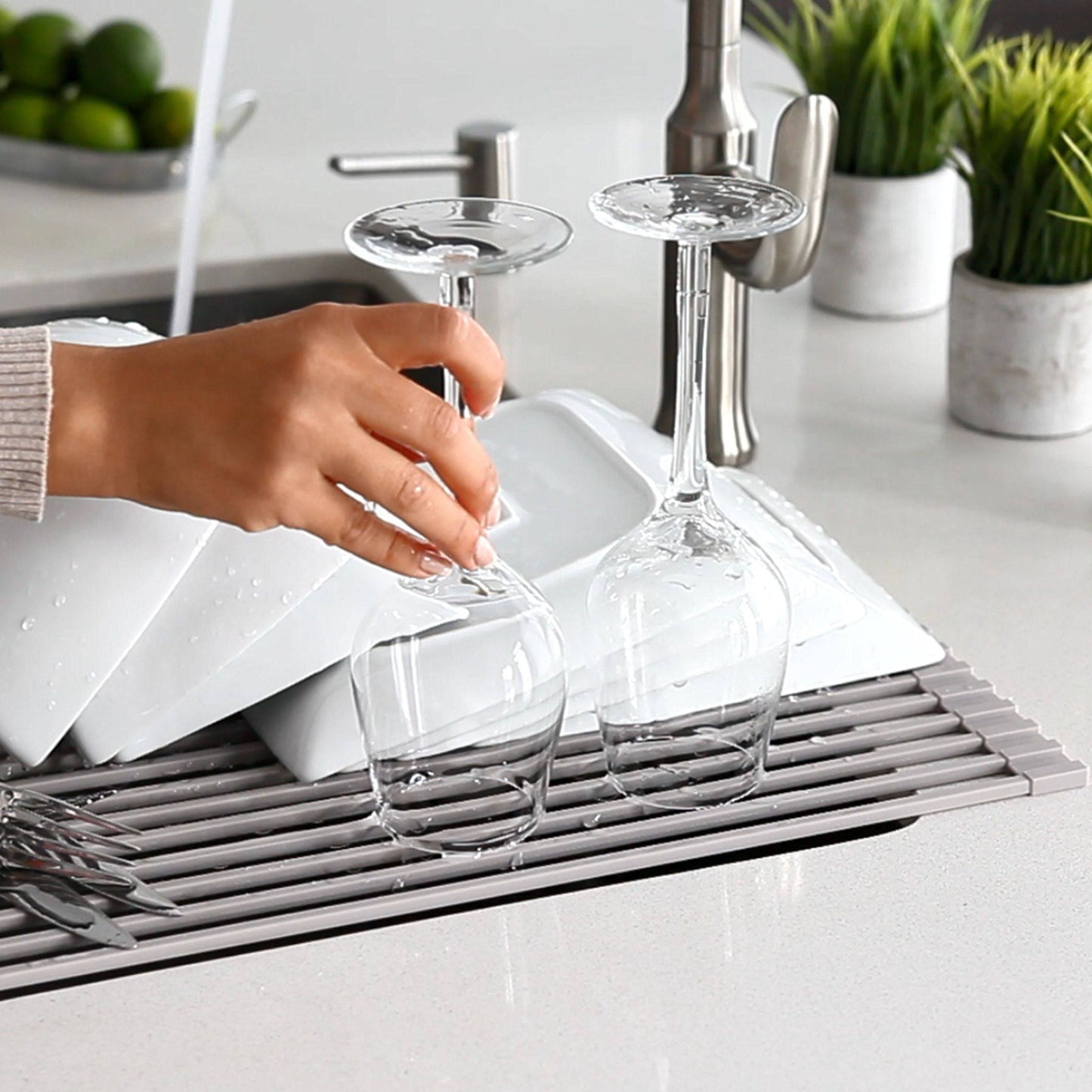 Stylish 20" Over the Sink Roll-up Drying Rack Gray A-900GY - Renoz